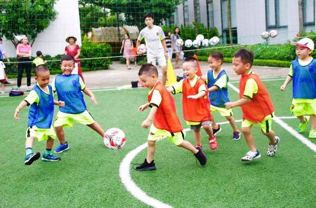 Lần đầu tiên, trẻ em Hà Nội được tiếp cận bóng đá theo phong cách giáo dục Nhật Bản