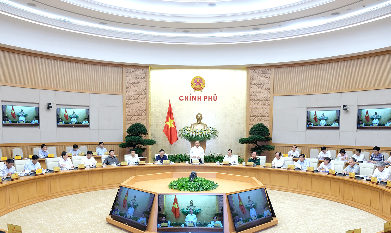 Chính phủ họp phiên chuyên đề về công tác xây dựng pháp luật