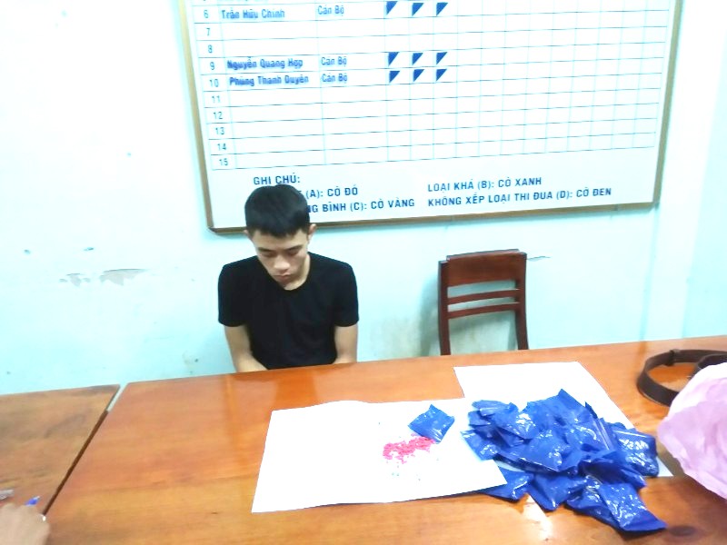 Quảng Trị Bắt giữ nam thanh niên vận chuyển 8 000 viên ma tuý