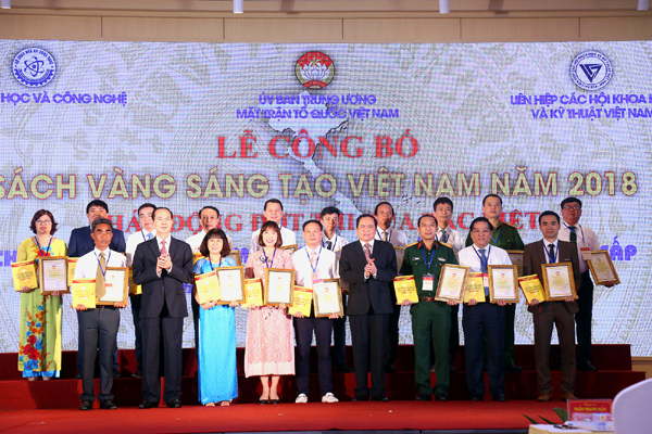 Chủ tịch nước Trần Đại Quang dự khai trương và công bố Sách vàng Sáng tạo Việt Nam năm 2018