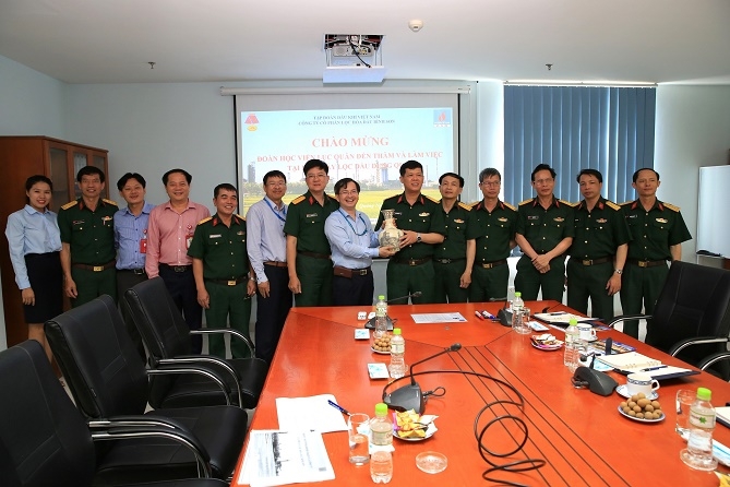 Học viện Lục quân thăm và làm việc tại NMLD Dung Quất