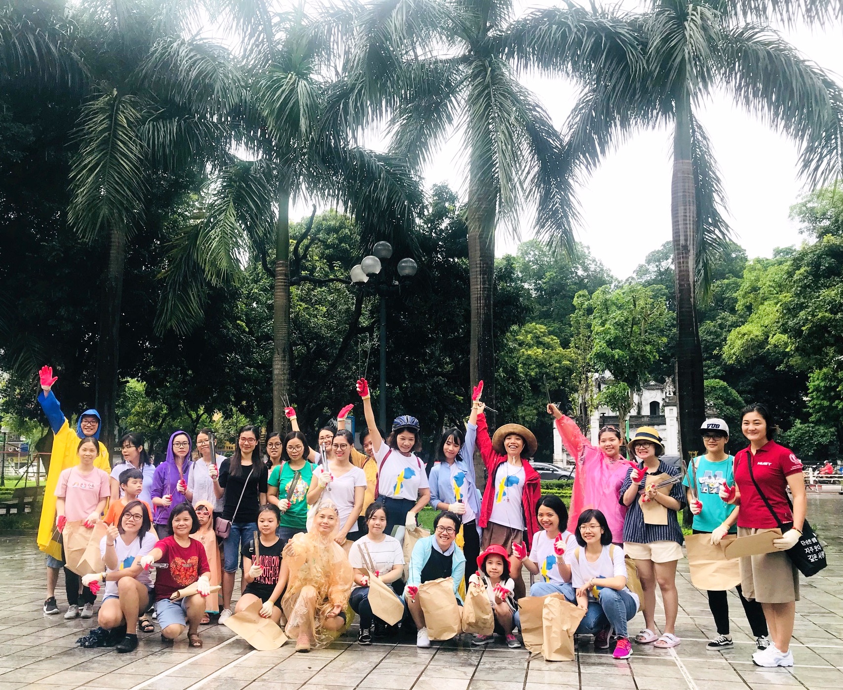 “Plogging – chạy bộ nhặt rác” lần đầu tiên tại Hà Nội