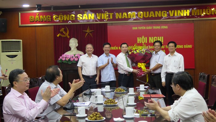 Đồng chí Lê Mạnh Hùng giữ chức Phó Trưởng ban Tuyên giáo Trung ương