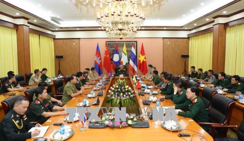 Thượng tướng Nguyễn Chí Vịnh tiếp Trưởng đoàn các nước tham dự chương trình Giao lưu Biên cương thắm tình hữu nghị