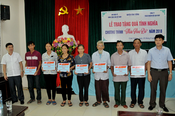 Chương trình Màu hoa đỏ 2018 trao quà tình nghĩa tại huyện Vĩnh Tường Vĩnh Phúc