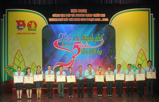 Phát huy vai trò của đội viên qua phong trào Thiếu nhi TP Hồ Chí Minh làm theo 5 điều Bác Hồ dạy