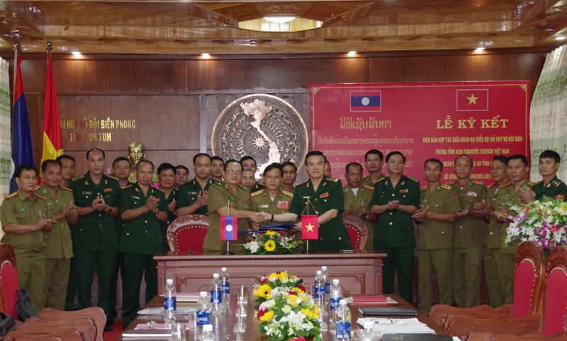 Phối hợp công tác giữa Biên phòng tỉnh Kon Tum với Công an Attapư và Sê Kông Lào