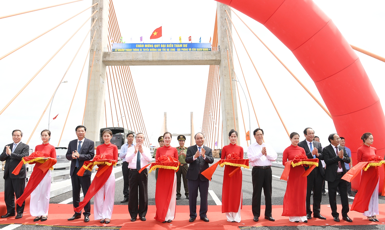 Thông xe cao tốc Hạ Long-Hải Phòng và cầu Bạch Đằng