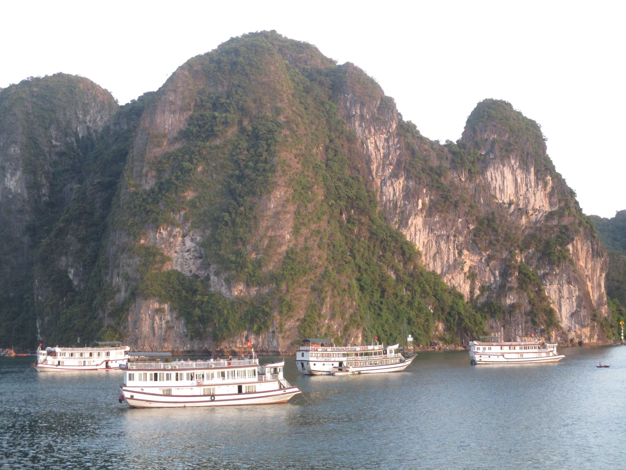 Quảng Ninh Đón hơn 9 triệu du khách trong 8 tháng năm 2018