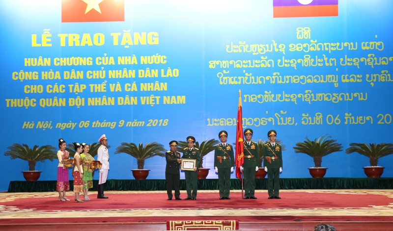 Trao tặng Huân chương của Nhà nước CHDCND Lào cho các tập thể, cá nhân thuộc QĐND Việt Nam ​