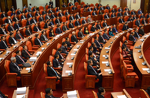 Về những hạn chế, yếu kém trong đội ngũ cán bộ và công tác cán bộ