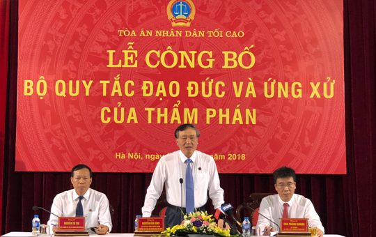 Thẩm phán không được để người nhà, cán bộ dưới quyền nhận tiền, tài sản của bị can, đương sự