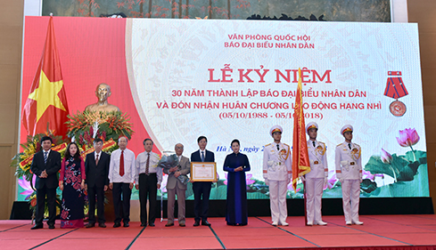 Báo Đại biểu Nhân dân đón nhận Huân chương Lao động hạng Nhì