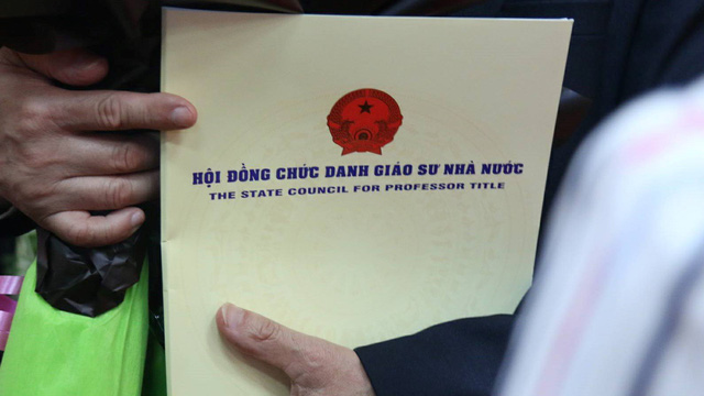 Thiếu giáo sư, tiến sĩ