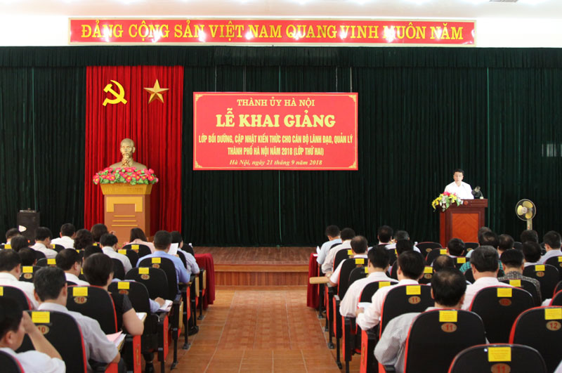 Bồi dưỡng, cập nhật kiến thức cho hơn 180 cán bộ lãnh đạo, quản lý các sở, ngành Hà Nội