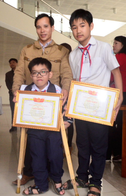 Tấm gương đầy nghị lực trong học tập và say mê nghiên cứu khoa học