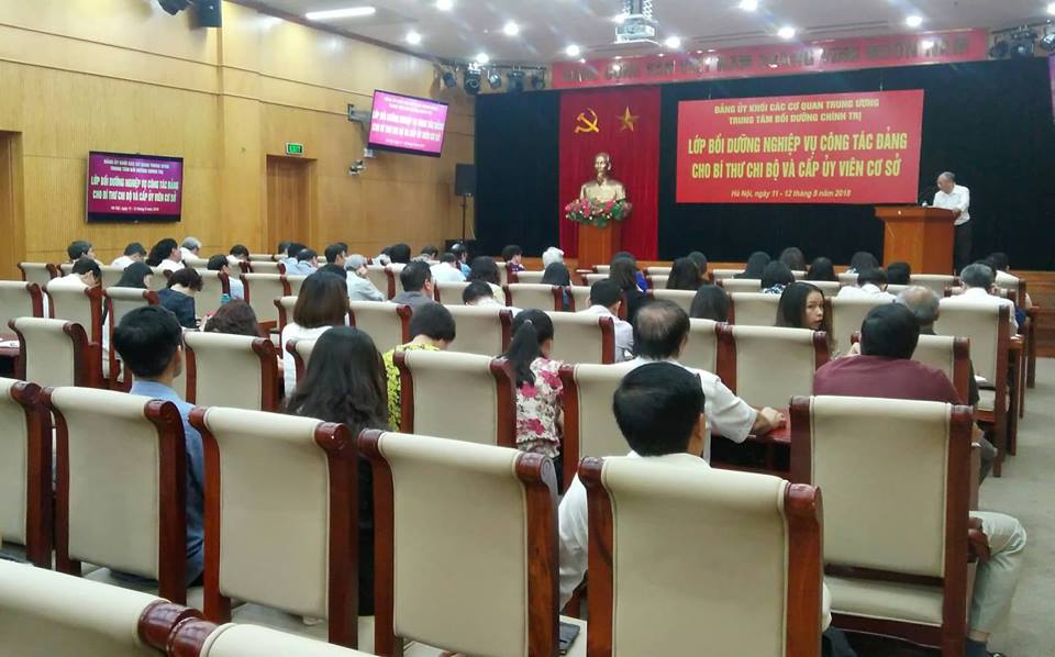 Khai giảng Lớp bồi dưỡng nghiệp vụ công tác Đảng cho bí thư chi bộ và cấp ủy viên cơ sở