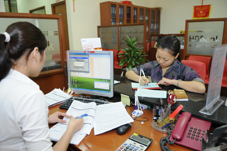 Lãi suất giao dịch bình quân liên ngân hàng giảm ở hầu hết các kỳ hạn