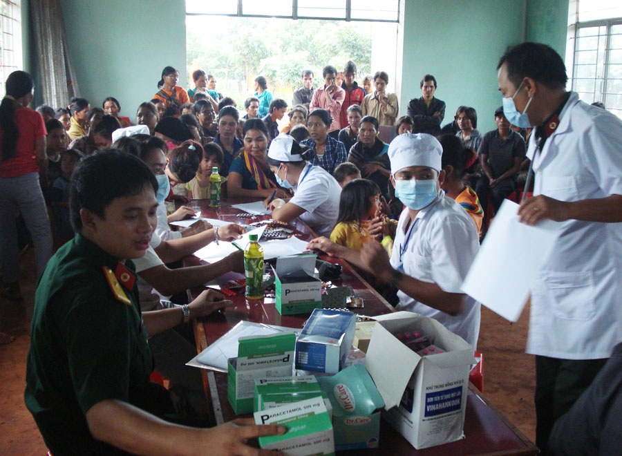 Kết hợp quân dân y trong khám, chữa bệnh