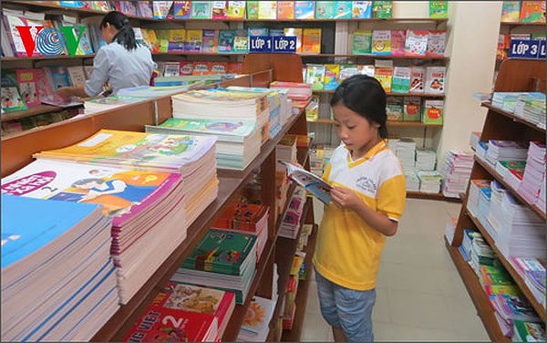 Xử lý nghiêm cán bộ quản lý, giáo viên “bắt” học sinh mua nhiều sách tham khảo