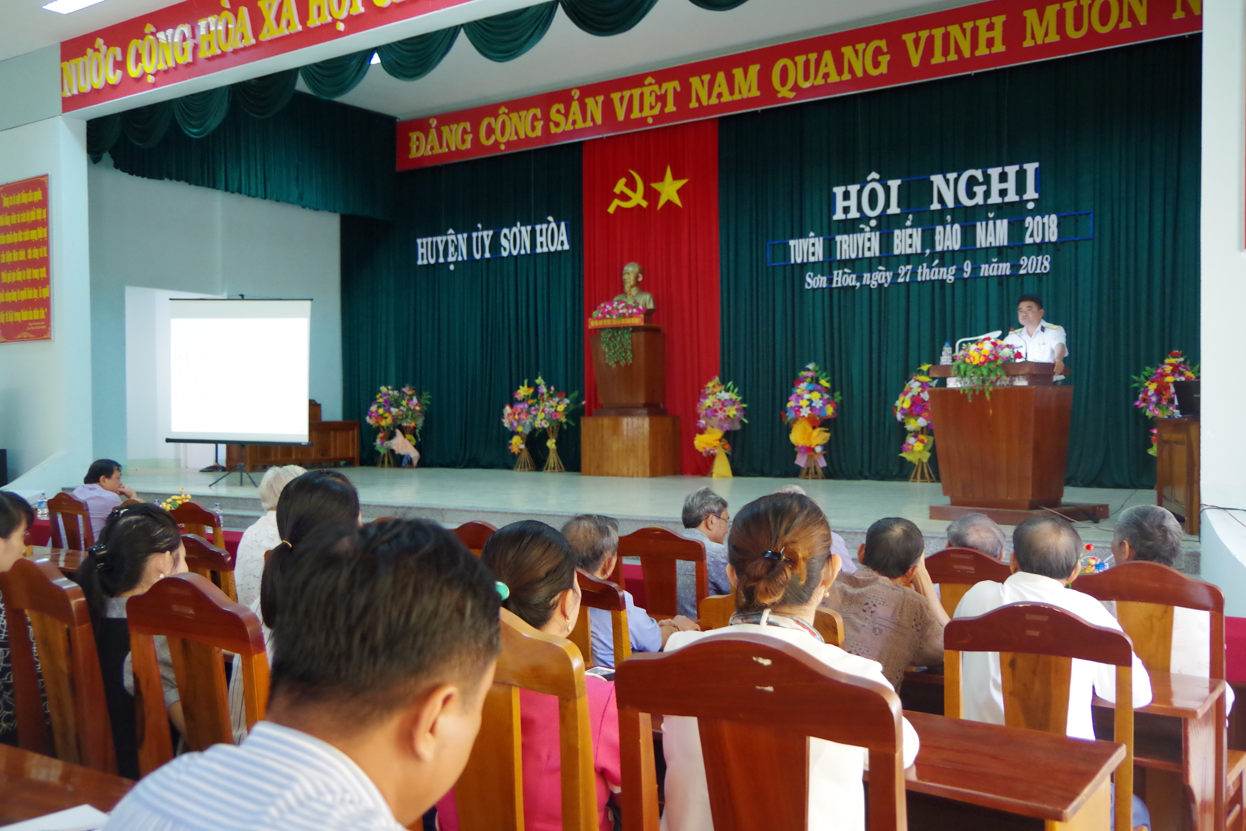 Trung đoàn 196 Kết hợp tuyên truyền biển đảo và pháp luật tại Phú Yên