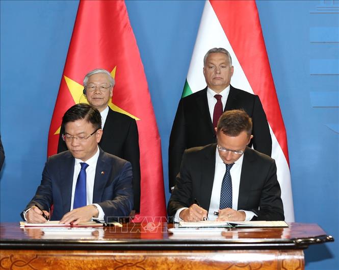 Việt Nam và Hungary ký kết nhiều văn kiện hợp tác
