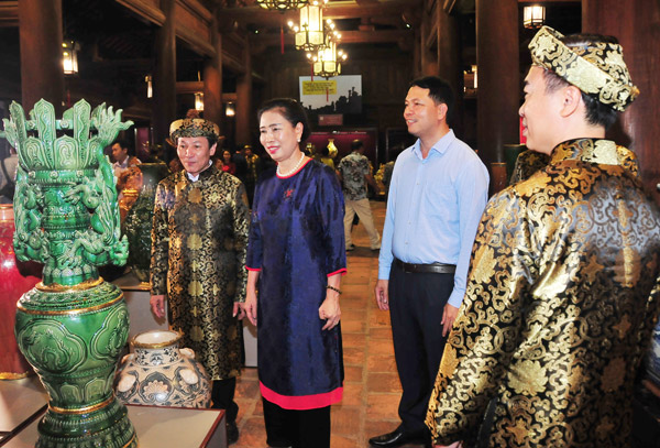 Nét vàng son trên gốm Bát Tràng