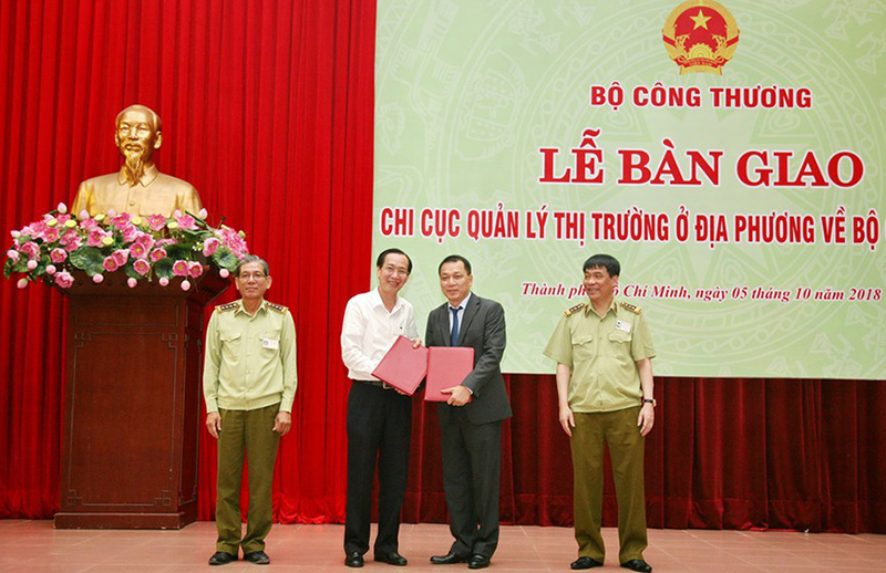 Bàn giao 21 Chi cục Quản lý thị trường phía Nam về Bộ Công thương
