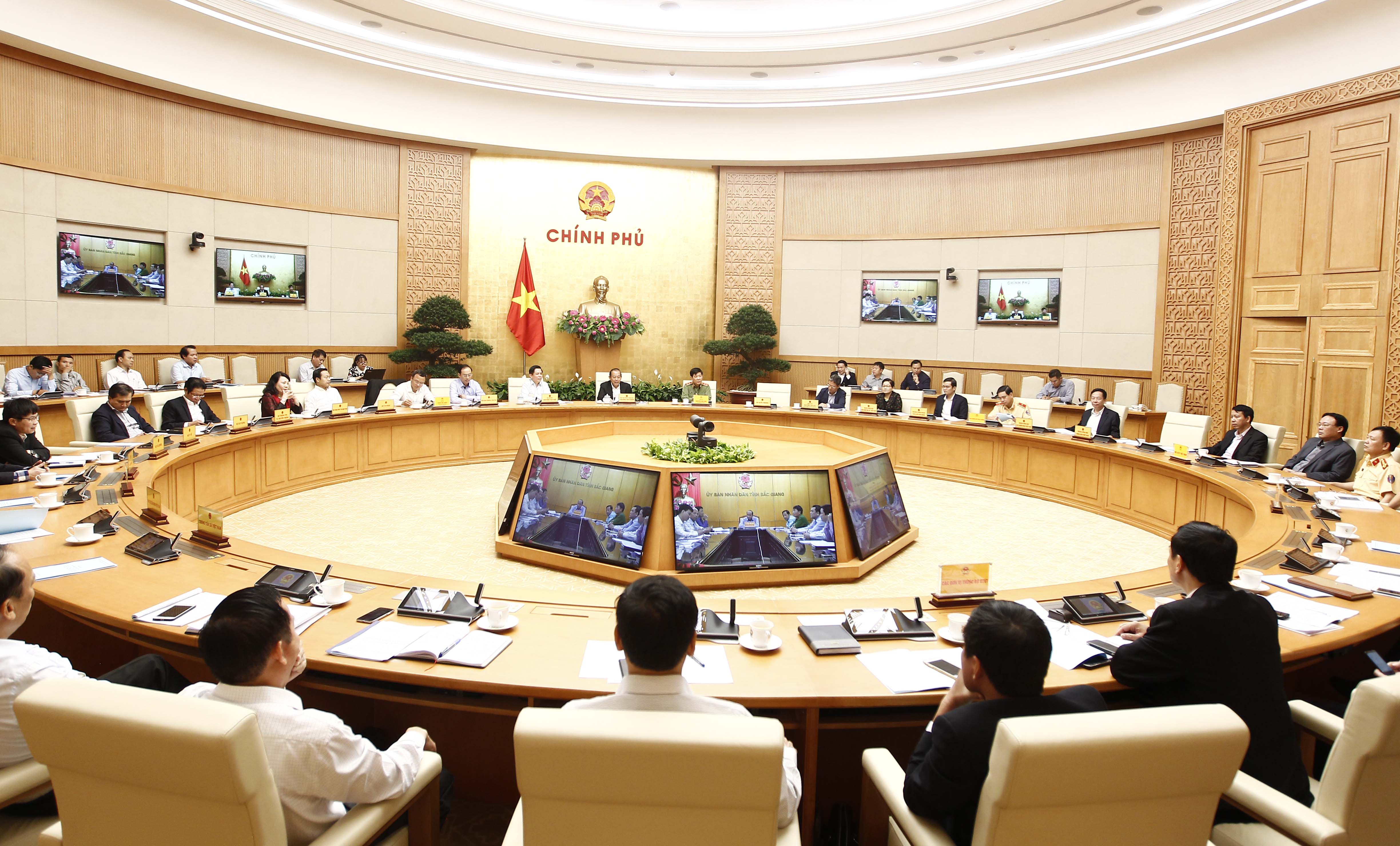 Tiếp tục thực hiện quyết liệt các giải pháp bảo đảm trật tự an toàn giao thông