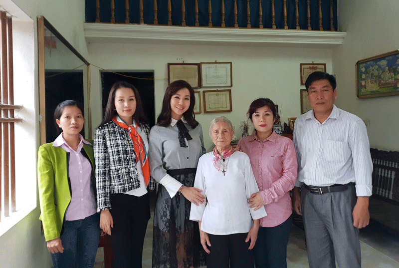 Ban tổ chức Swing ladies Golf hoạt động thiện nguyện tại Hà Nam
