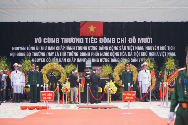 Lễ an táng nguyên Tổng Bí thư Đỗ Mười về nơi an nghỉ cuối cùng