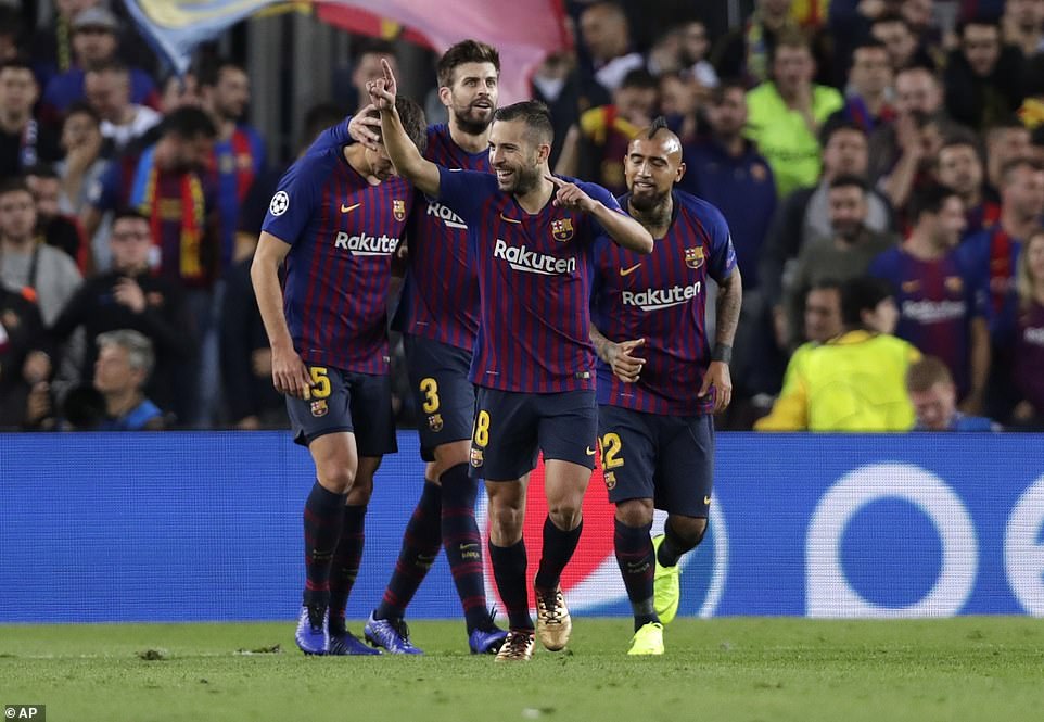 Barca vượt qua Inter dù vắng Messi