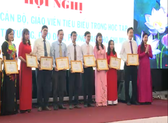 Bình Định Biểu dương 79 cán bộ, giáo viên tiêu biểu trong học tập và làm theo gương Bác
