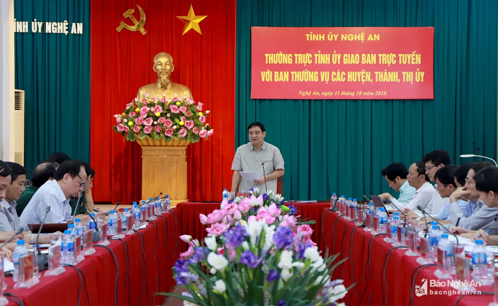 Tập trung quán triệt những quan điểm mới về công tác cán bộ để thực hiện cho tốt