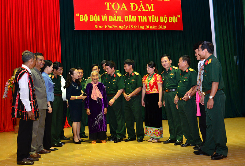 ​“Bộ đội vì dân, dân tin yêu bộ đội”