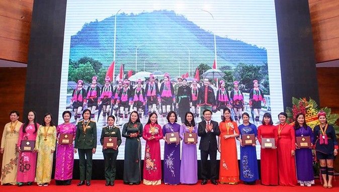 15 tập thể, cá nhân nhận Giải thưởng Phụ nữ Việt Nam