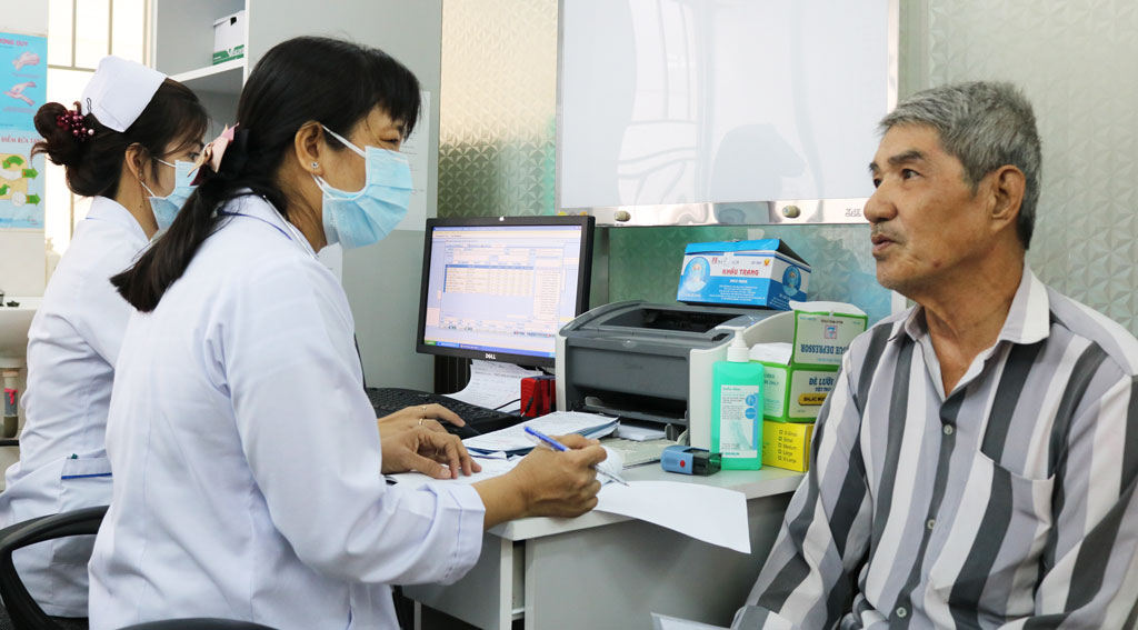 Nhiệm vụ và giải pháp chủ yếu về đổi mới hệ thống quản lý và cung cấp dịch vụ y tế