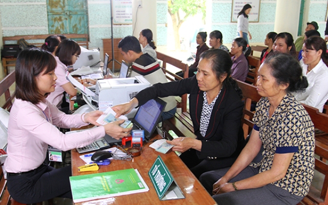 Ngành ngân hàng hướng hoạt động tài chính vi mô hỗ trợ phụ nữ nghèo sản xuất, kinh doanh