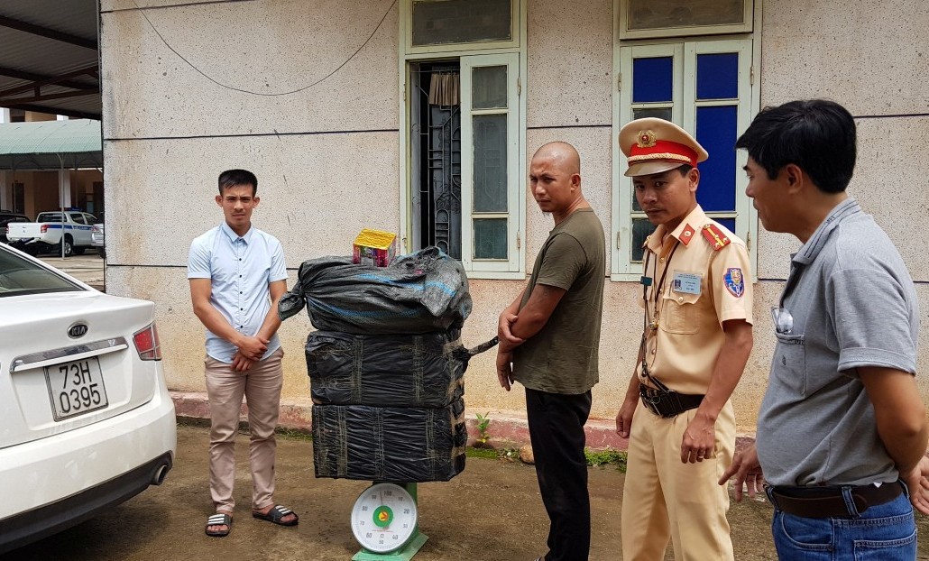 Quảng Trị Bắt giữ vận chuyển hơn 90 kg pháo lậu ​