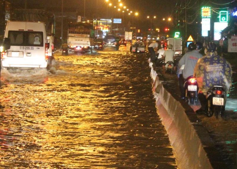 Khắc phục các điểm ngập úng trên quốc lộ 51
