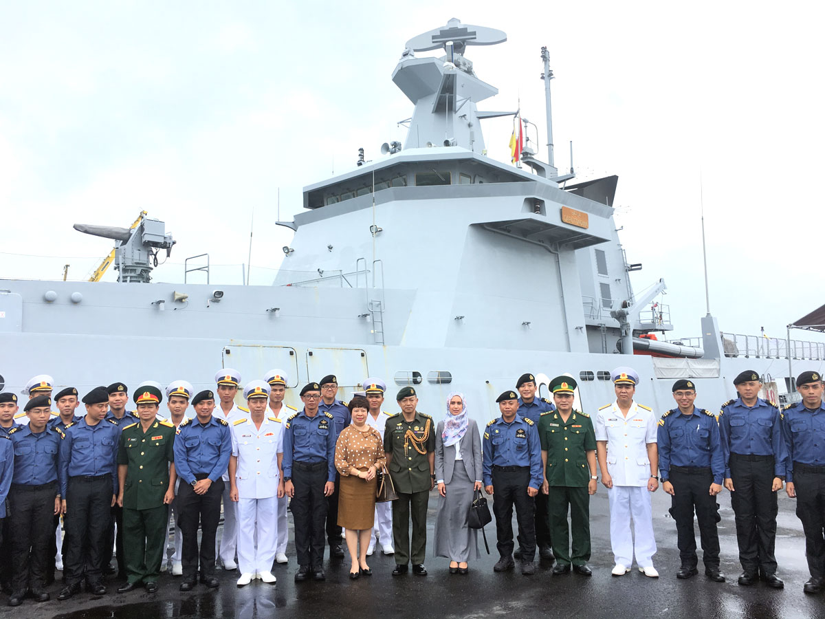 Tàu tuần tra xa bờ hoàng gia Brunei thăm Đà Nẵng