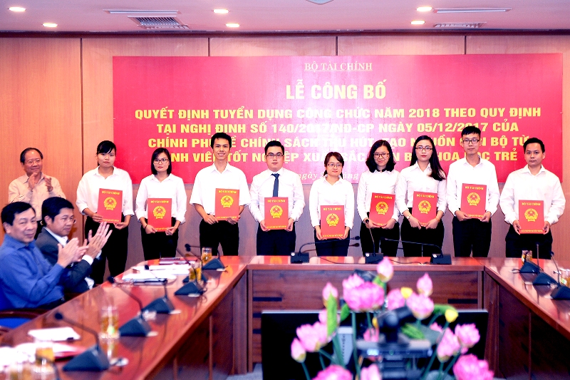 Bộ Tài chính tuyển dụng 39 công chức vào 14 đơn vị vụ, cục