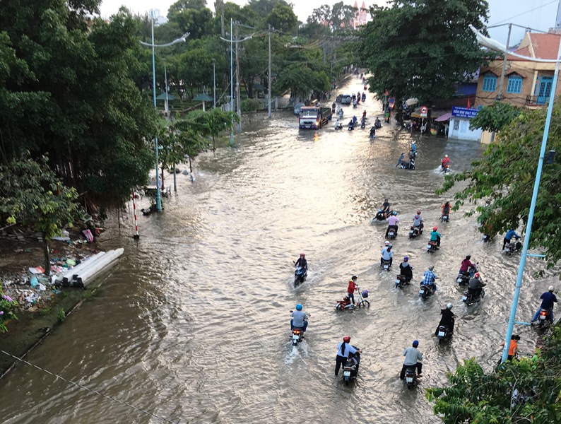 Triều cường bủa vây TP Hồ Chí Minh