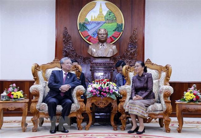 Chủ tịch Quốc hội Lào tiếp Đoàn đại biểu cấp cao Việt Nam