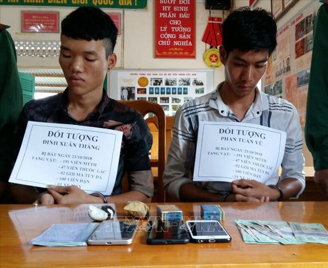 Quảng Bình Bắt giữ hai đối tượng vận chuyển trái phép ma túy qua biên giới