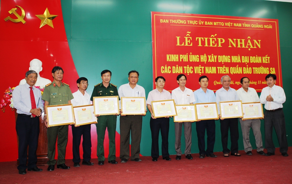 Hơn 1 tỷ đồng ủng hộ xây Nhà Đại đoàn kết trên quần đảo Trường Sa