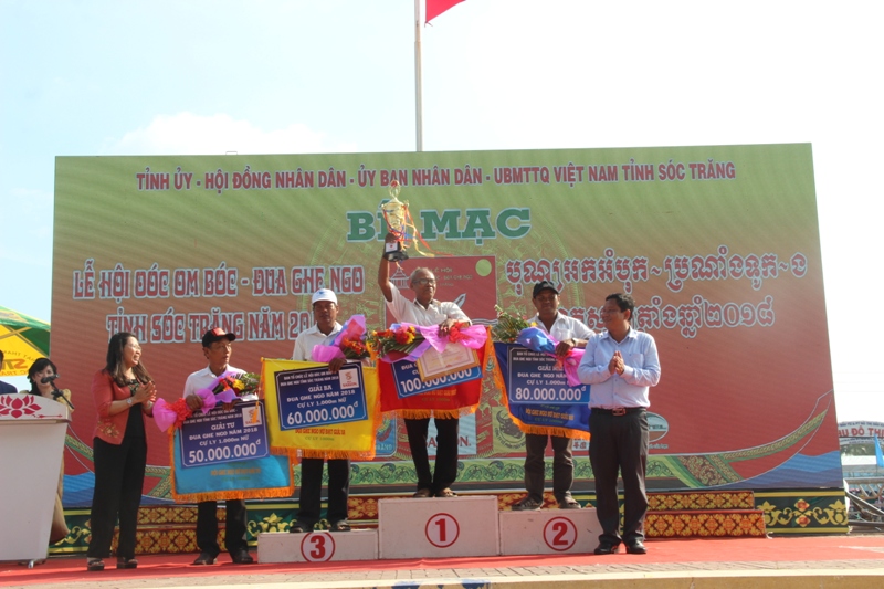 Bế mạc Giải đua ghe ngo truyền thống của đồng bào Khmer Sóc Trăng
