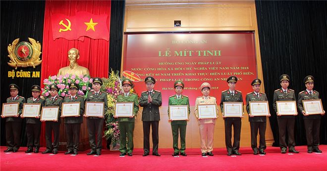 Bộ Công an mít tinh hưởng ứng Ngày Pháp luật Việt Nam năm 2018