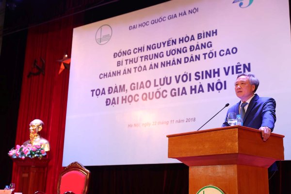 Chánh án Tòa án nhân dân Tối cao giao lưu với sinh viên Đại học Quốc gia Hà Nội