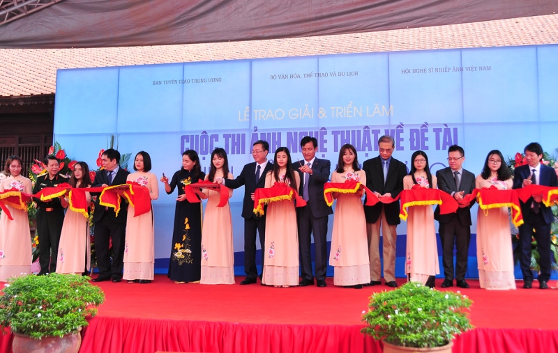 Trưng bày hơn 200 ảnh nghệ thuật về Biển, đảo quê hương